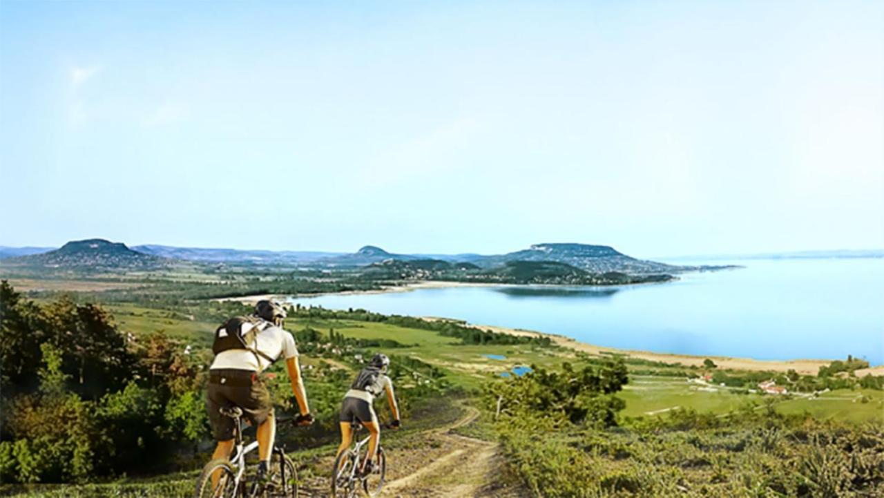 Bowery Guest Houses - Arnyas Vendeghazak Balatonalmádi Eksteriør bilde