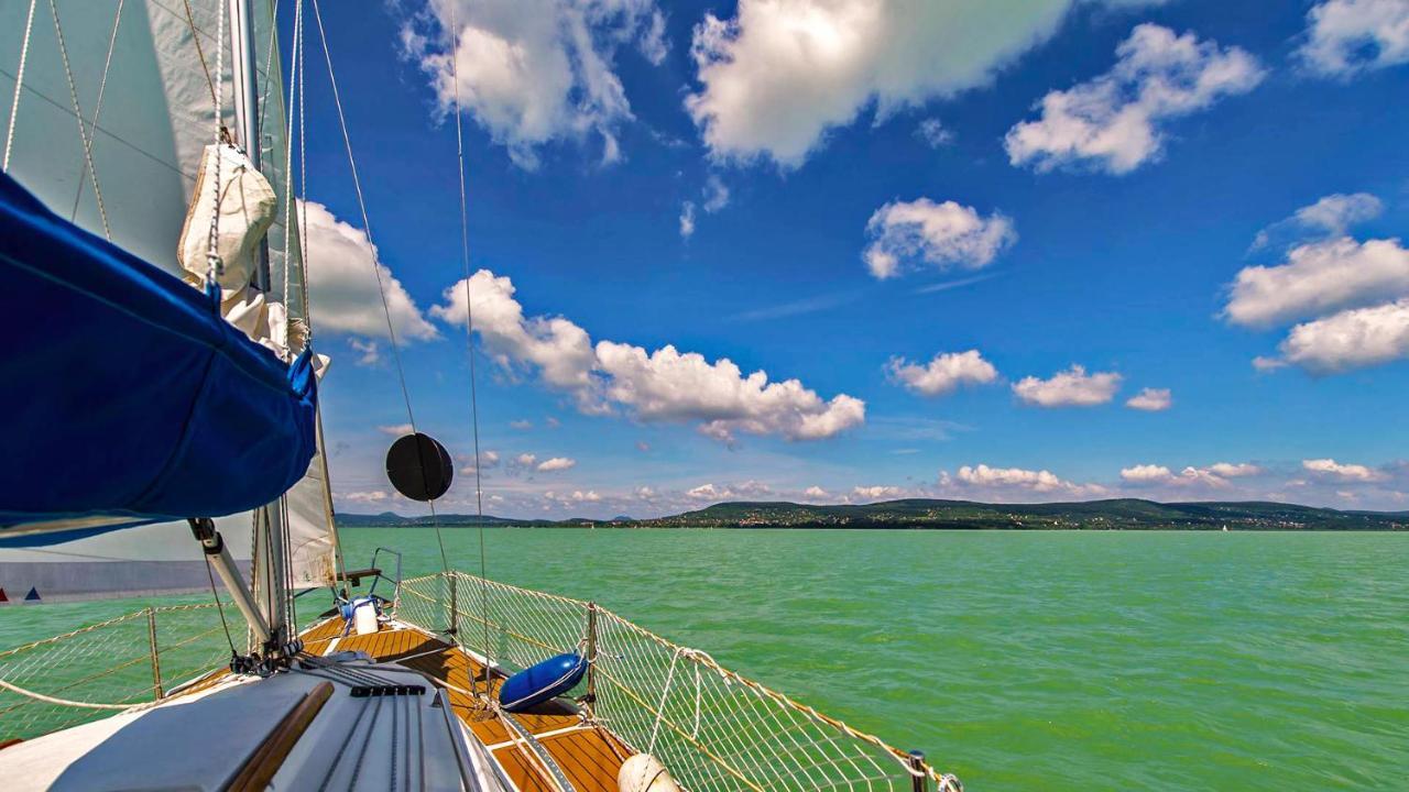 Bowery Guest Houses - Arnyas Vendeghazak Balatonalmádi Eksteriør bilde