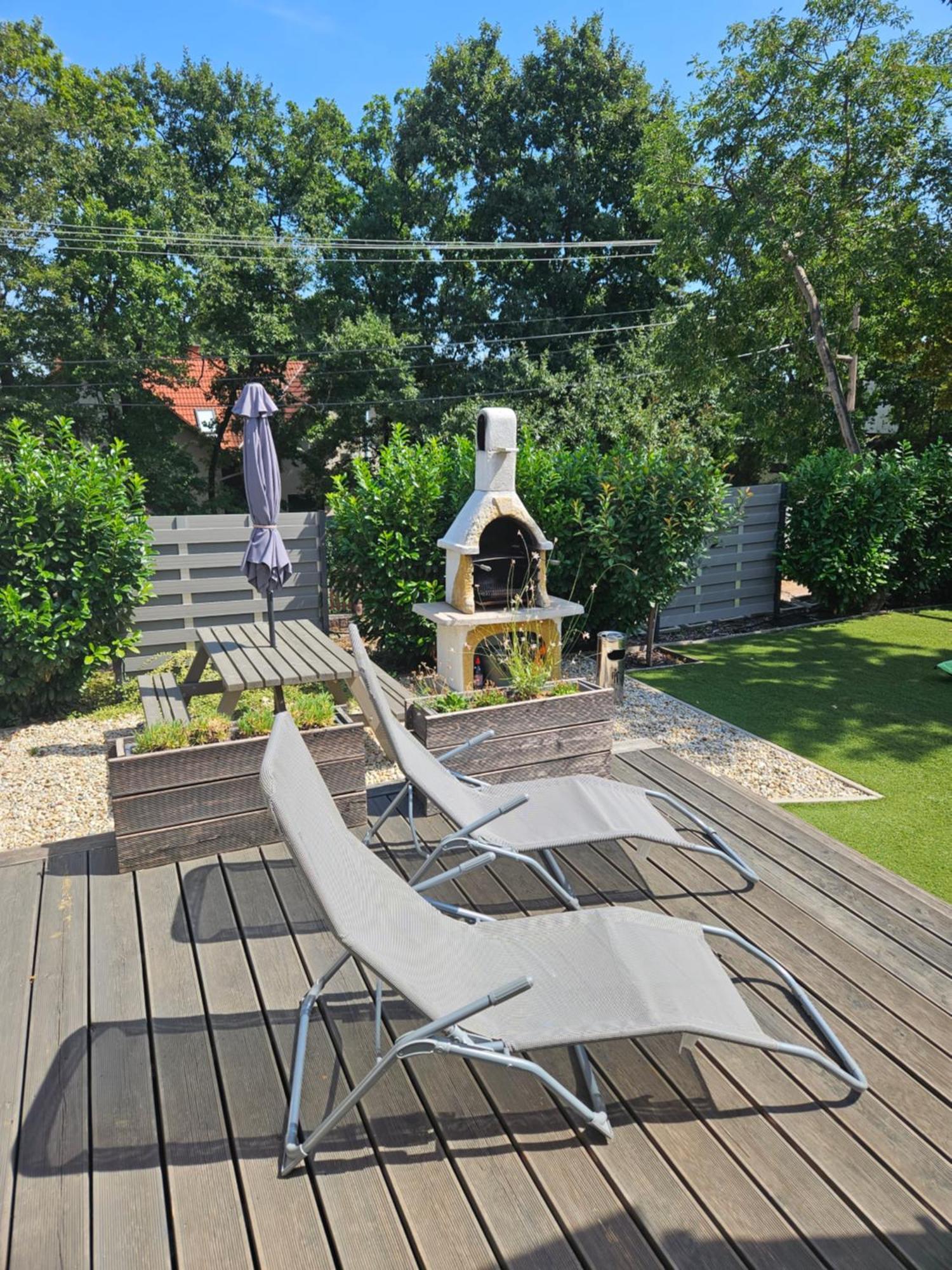 Bowery Guest Houses - Arnyas Vendeghazak Balatonalmádi Eksteriør bilde